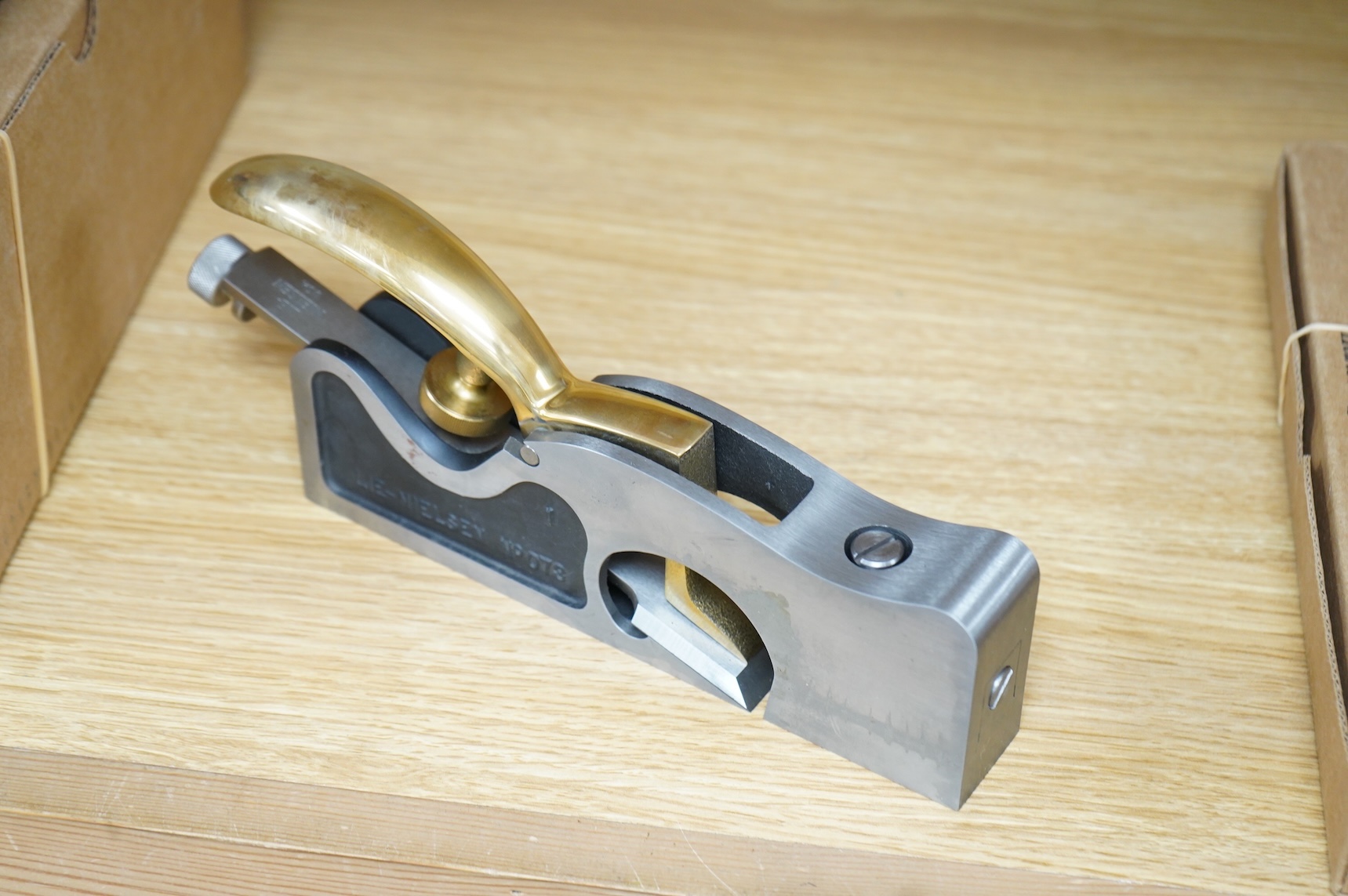 A boxed Lie-Nielsen Toolworks large shoulder plane (L-N 043) with paperwork